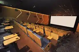 montagem de poltronas elétricas de cinema em goiânia